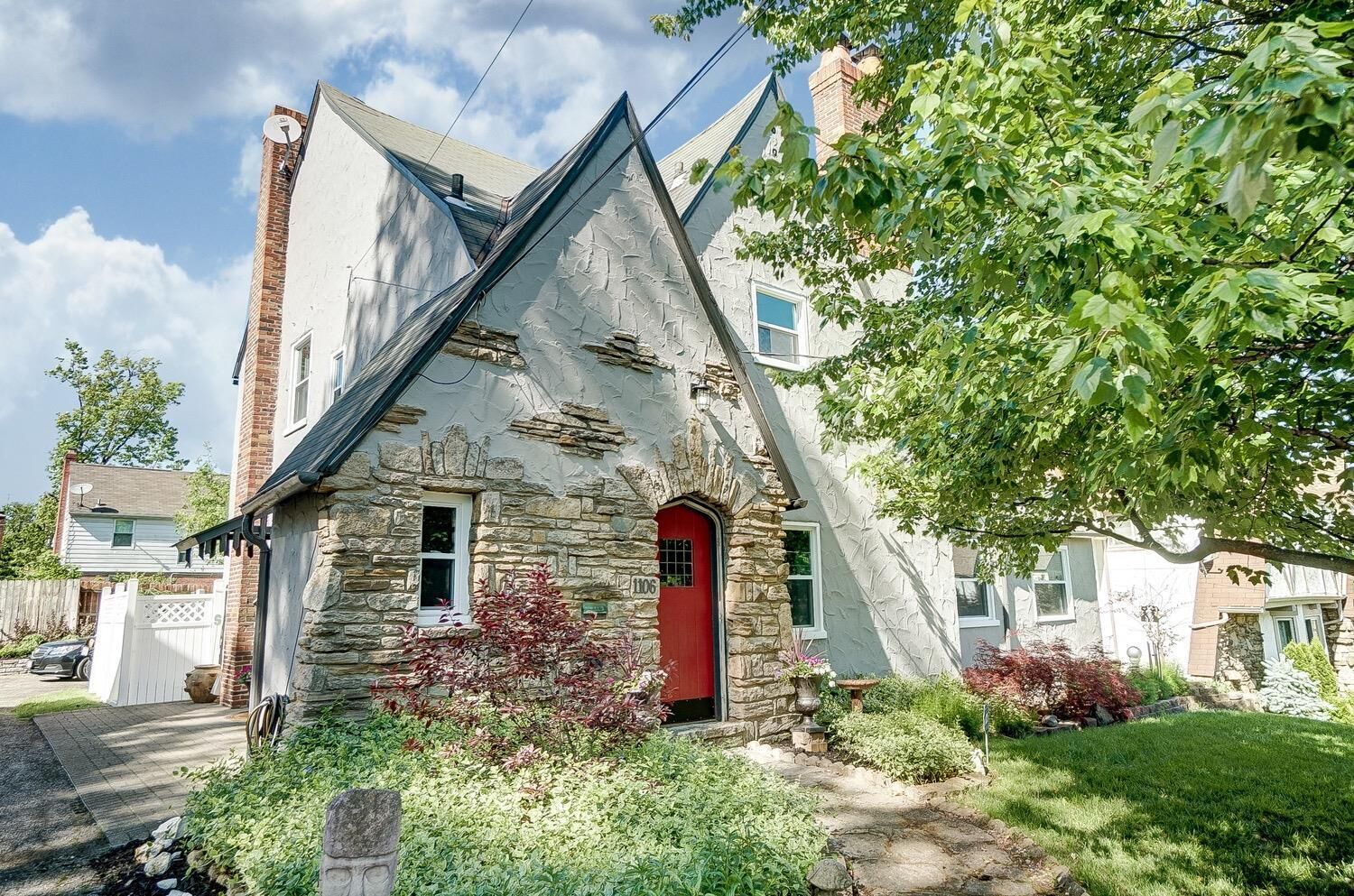Property Photo:  1106 Egan Hills Dr  OH 45229 