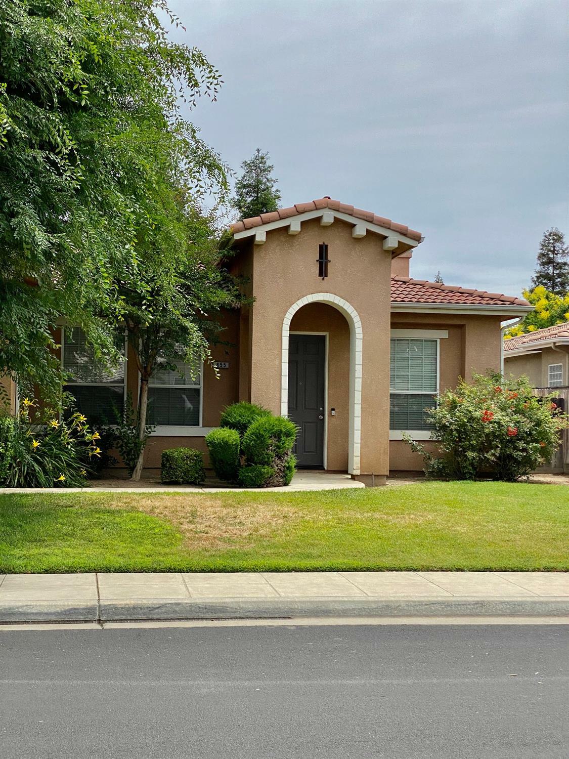 Property Photo:  855 N Fairfax Avenue  CA 93611 