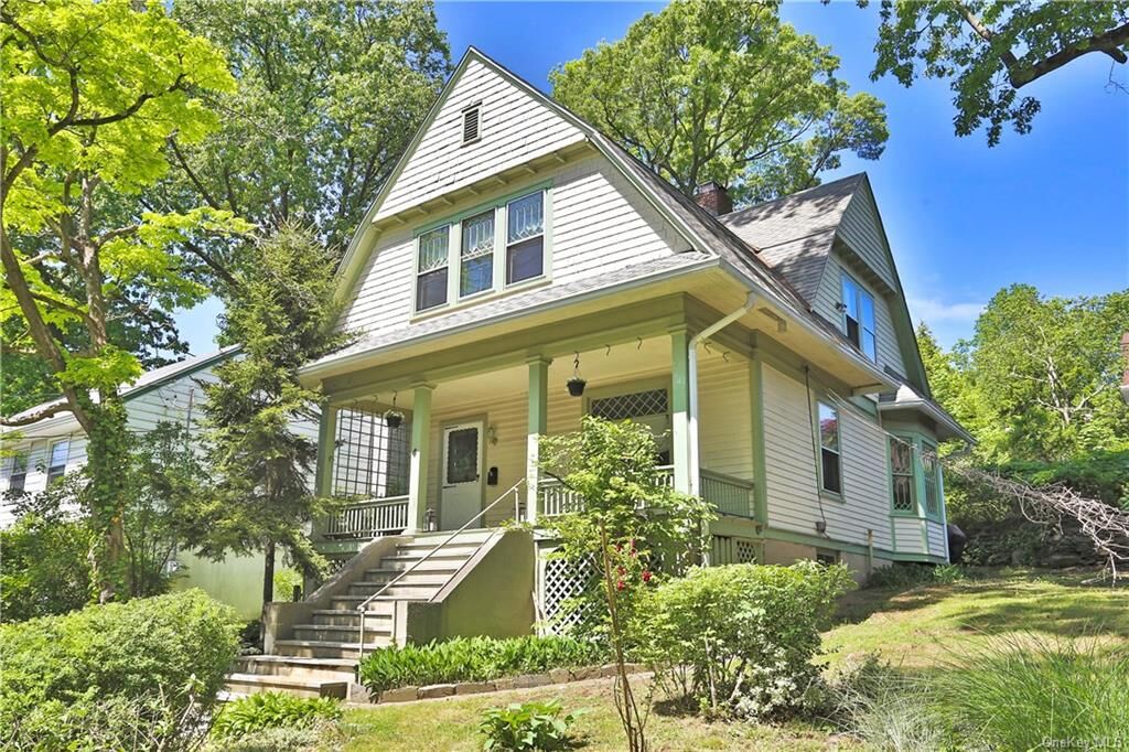 Property Photo:  4 Wallace Place  NY 10606