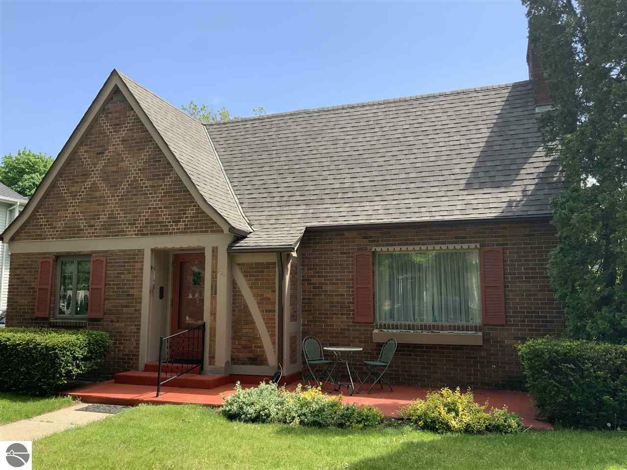 Property Photo:  421 S Kinney  MI 48858 