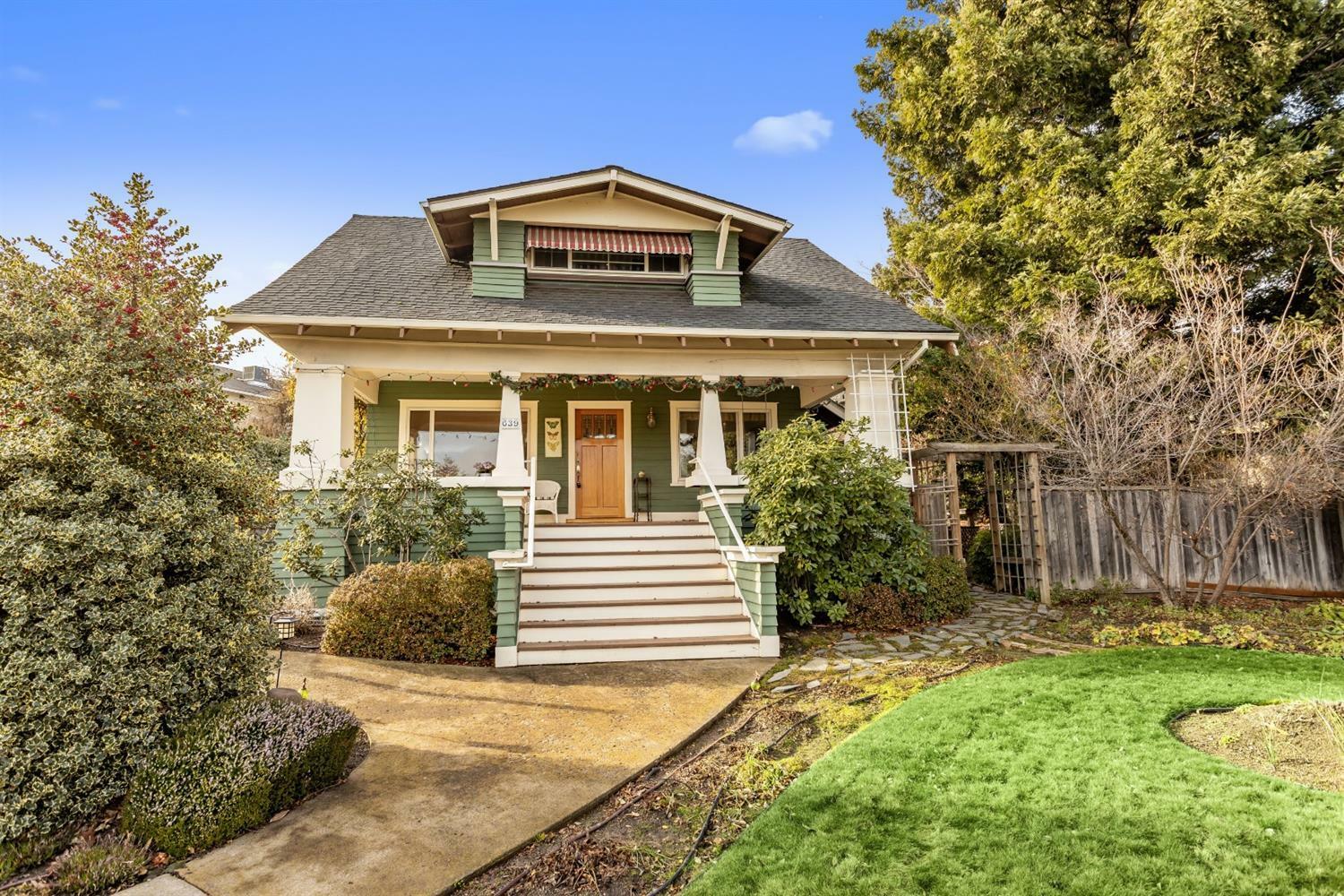 Property Photo: 639 N Main Street OR 97520