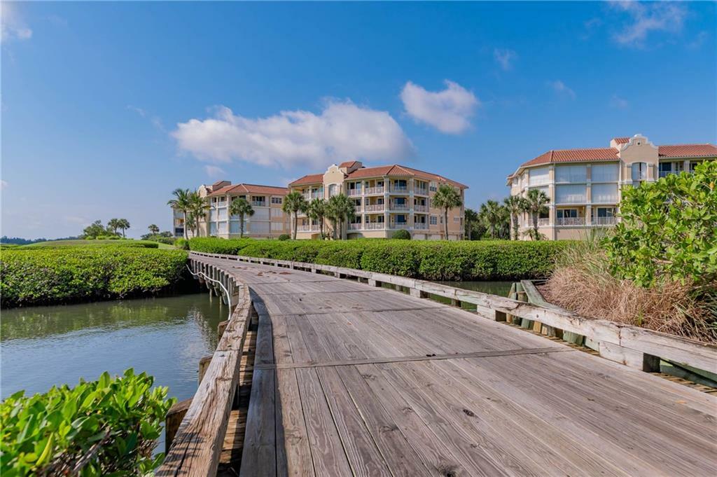 Property Photo:  4872 S Harbor Drive 301  FL 32967 