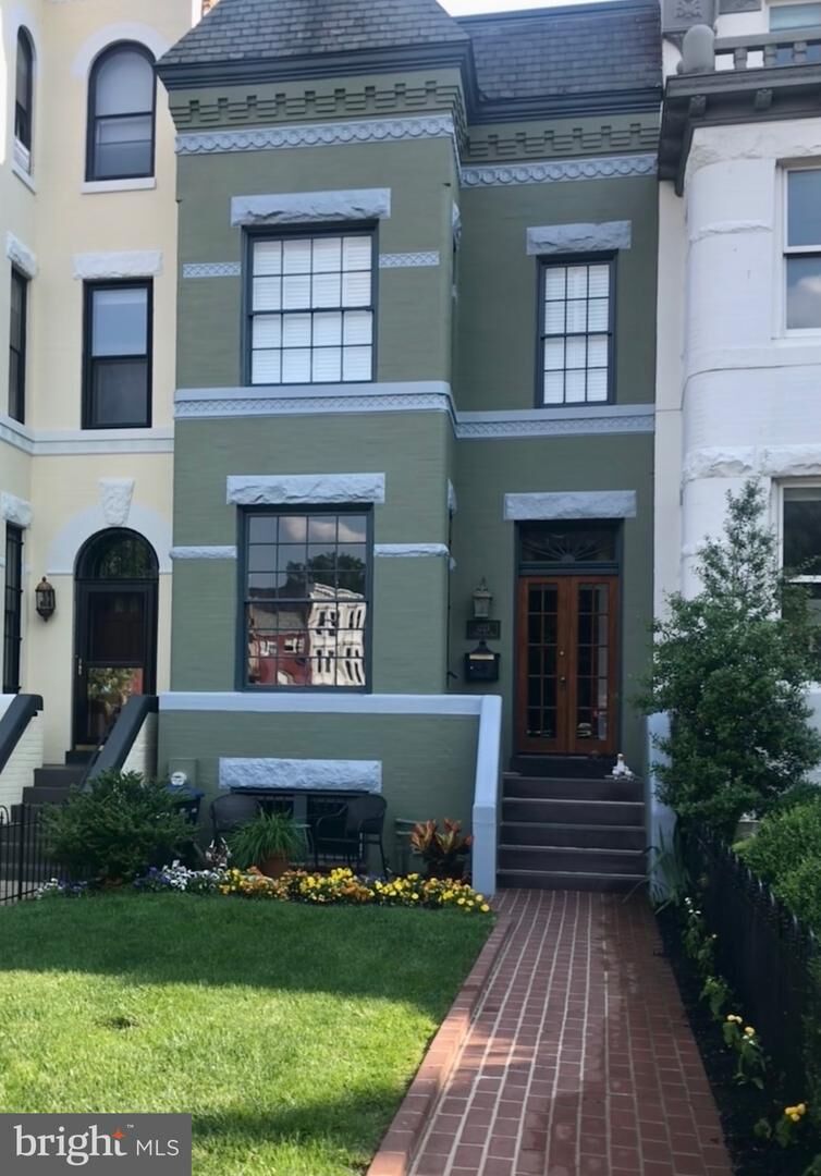 Property Photo:  1223 Massachusetts Avenue SE  DC 20003 