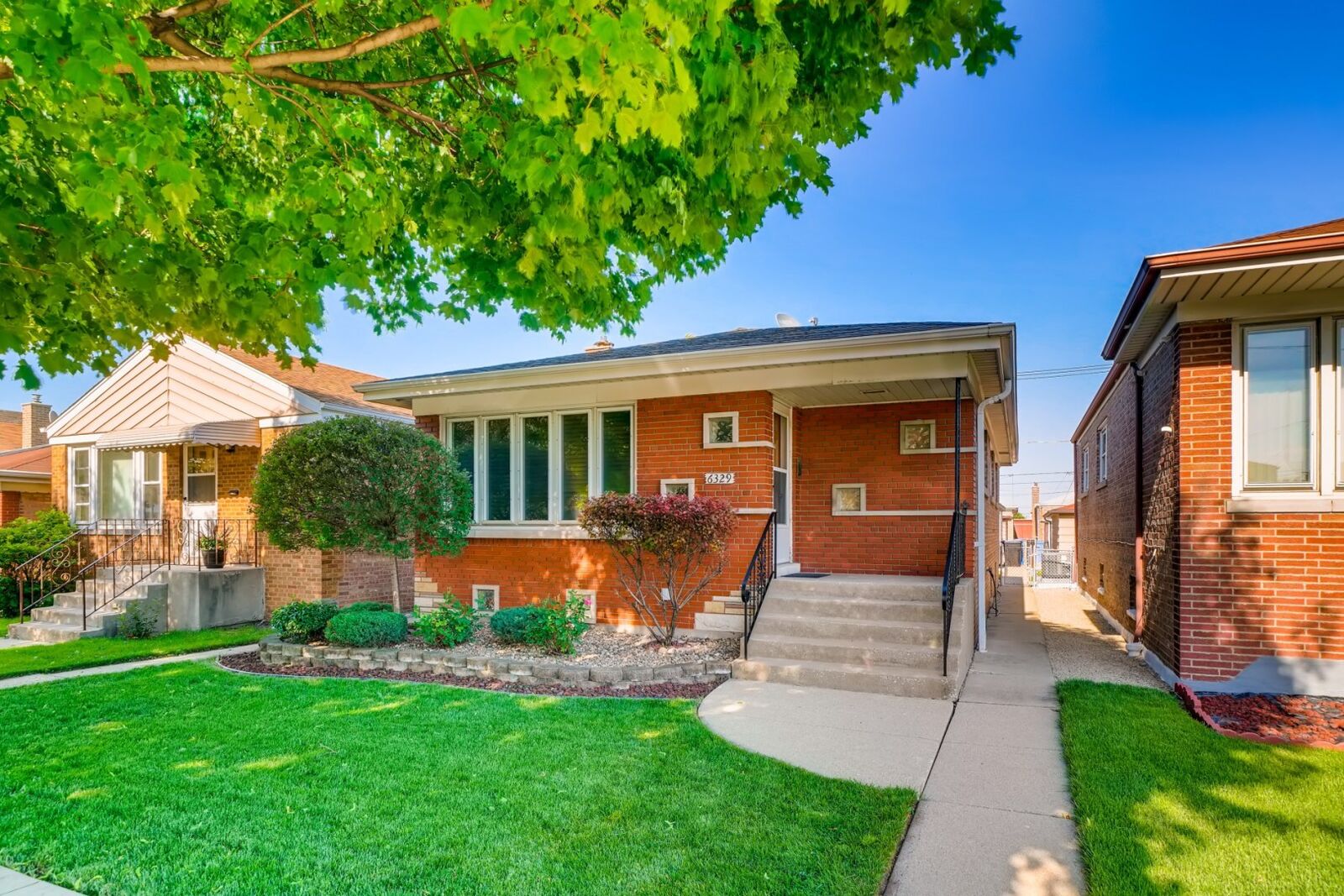 Property Photo: 6329 South Lavergne Avenue IL 60638