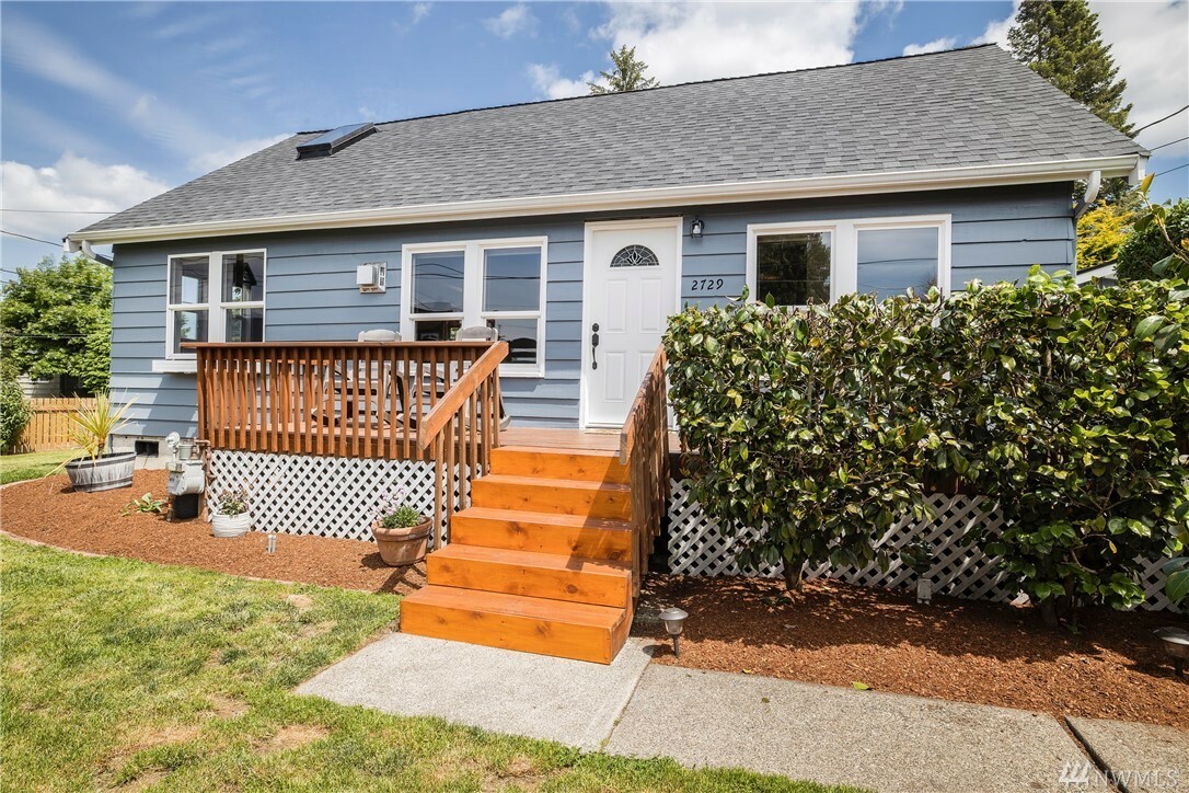 Property Photo:  2729 Mountain View Ave W  WA 98466 