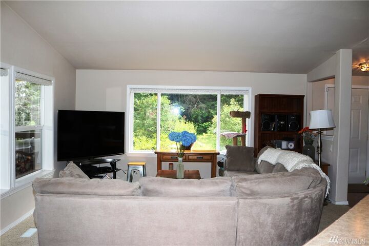 Property Photo: 241 E Rasor Road WA 98528