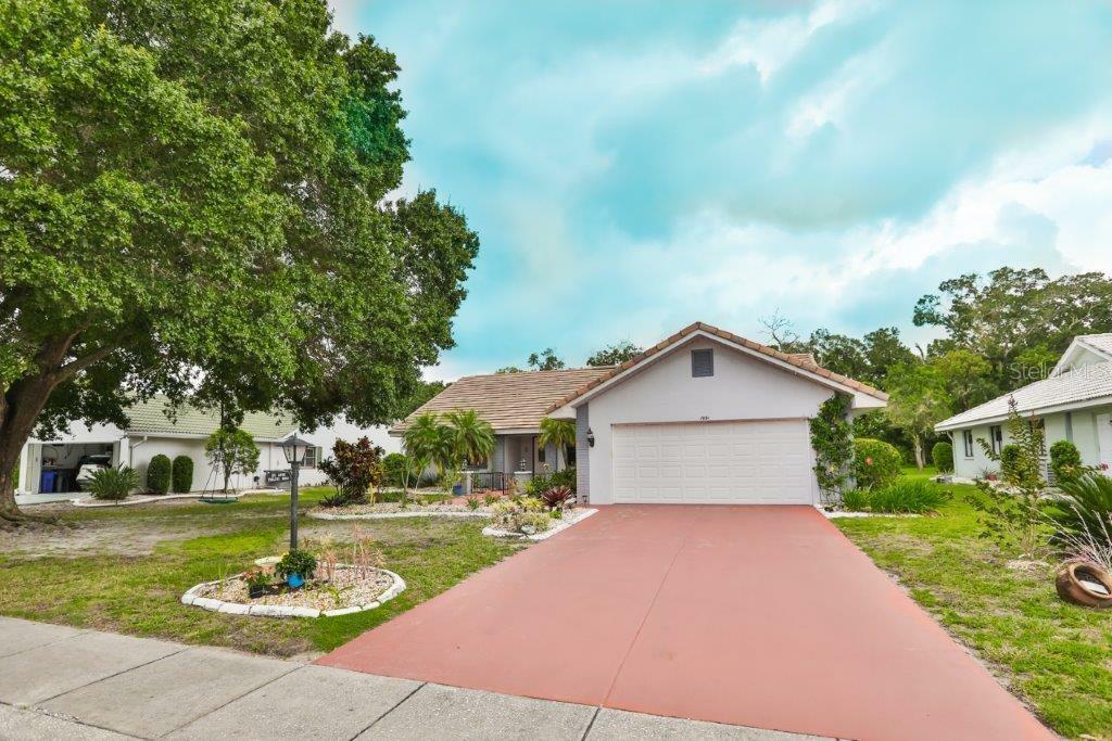 Property Photo:  1931 New Bedford Drive  FL 33573 