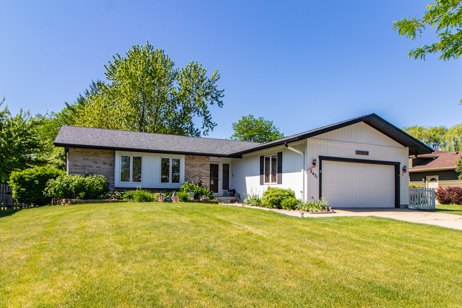 2431 Adams Drive  Lindenhurst IL 60046 photo