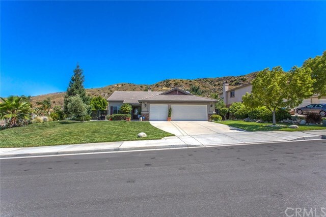 Property Photo: 30708 La Cresta Street CA 92346