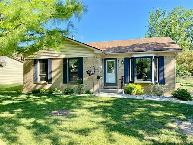 Property Photo: 19320 Lancaster Drive MI 48183