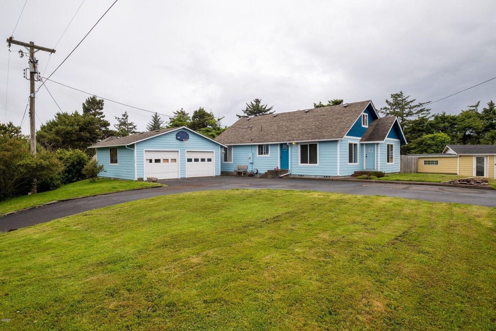 Property Photo: 313 NW 19th Street OR 97365