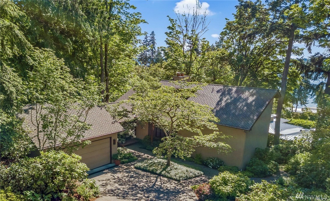 Property Photo:  7950 Northbrook Lane  WA 98040 