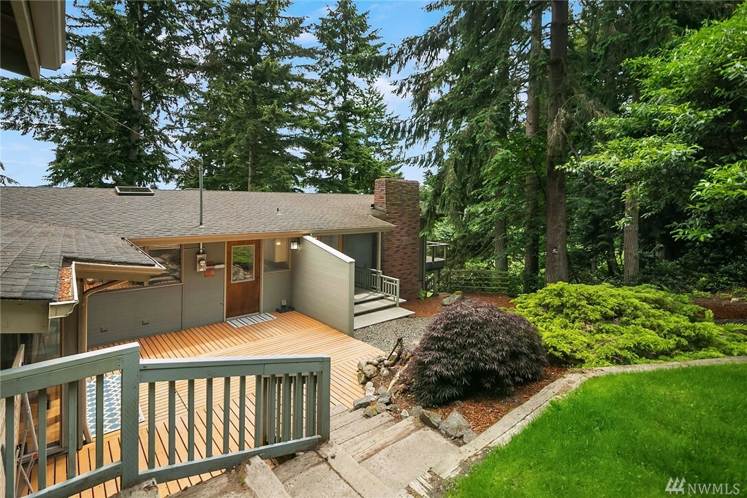 Property Photo:  19232 Ridge Rd SW  WA 98070 