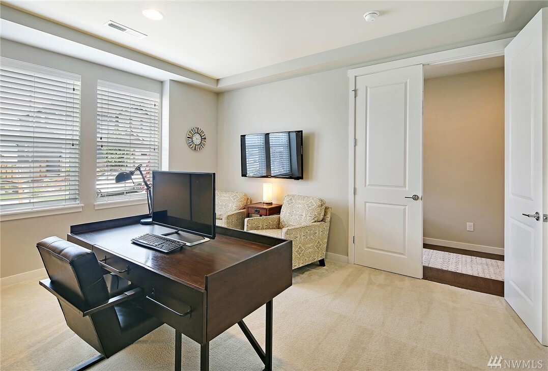 Property Photo:  8719  Satterlee Avenue SE  WA 98065 