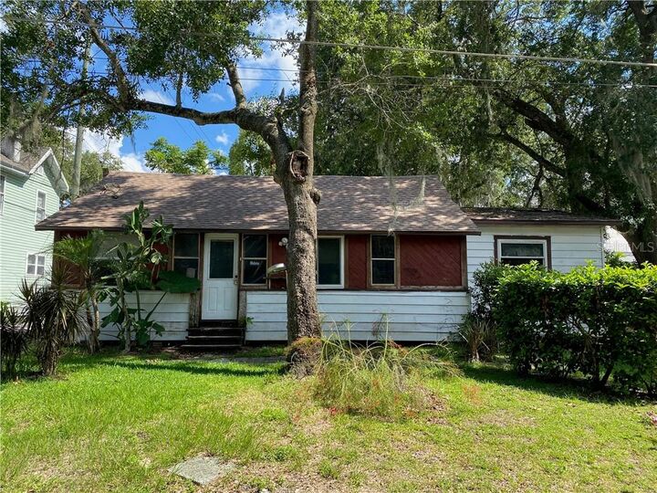 Property Photo:  205 E 11th Street  FL 32771 
