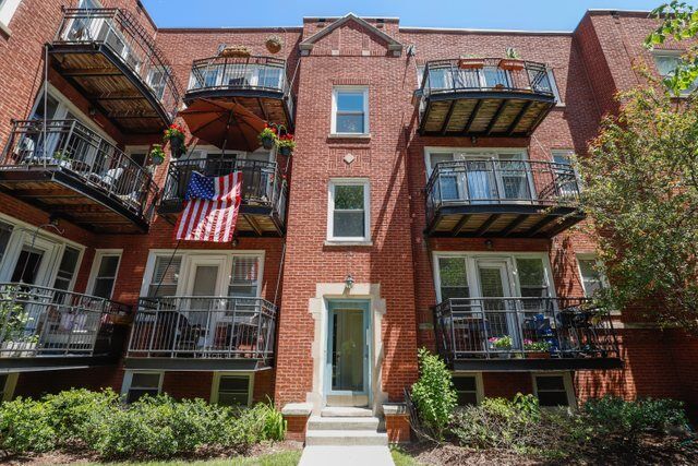 Property Photo: 1926 W Roscoe Street 3N IL 60657