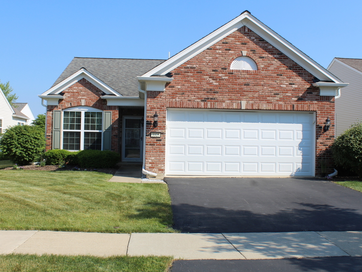 Property Photo:  3325 Comstock Court  IL 60060 