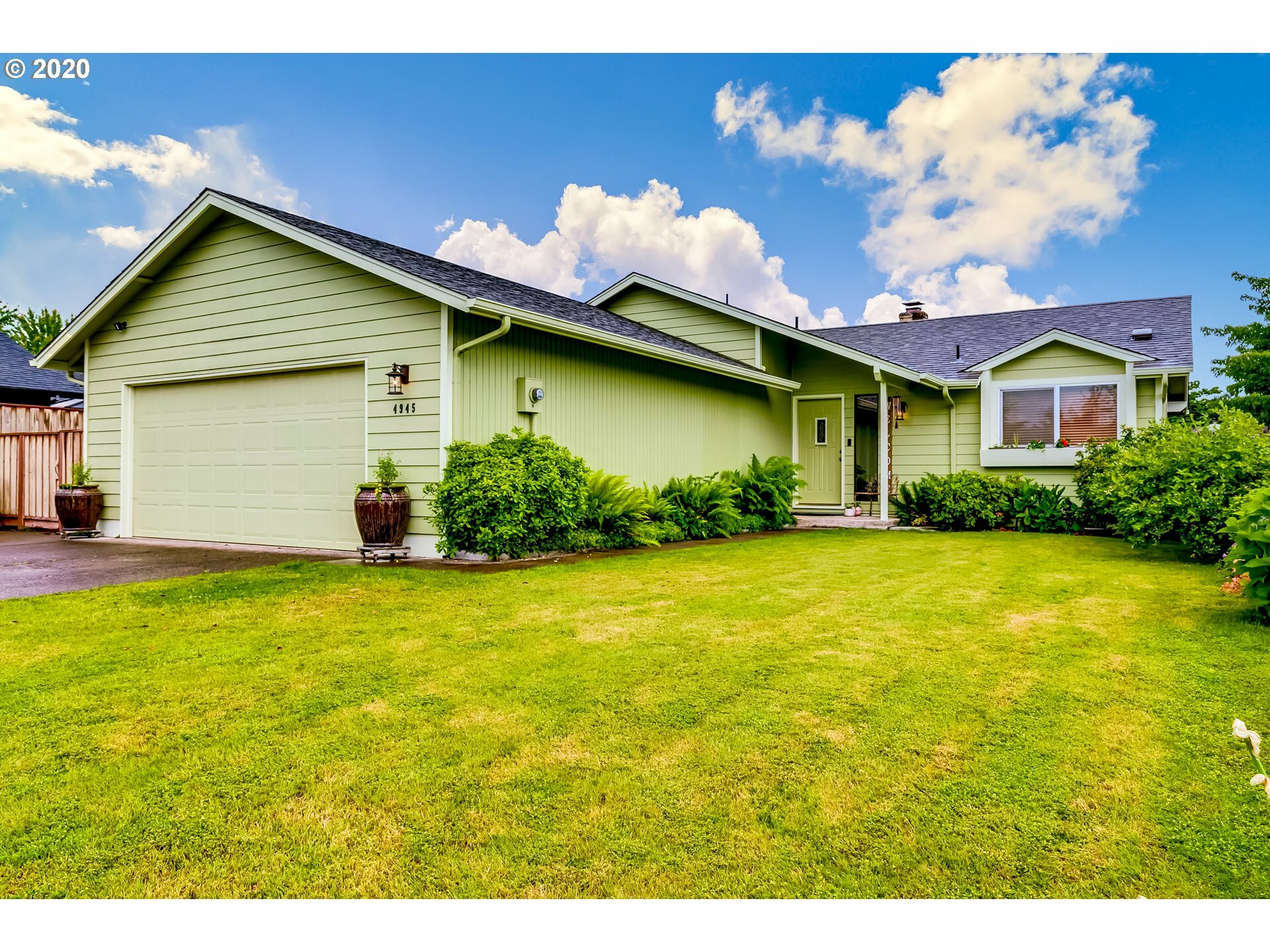 Property Photo: 4945 Parsons Ave OR 97402