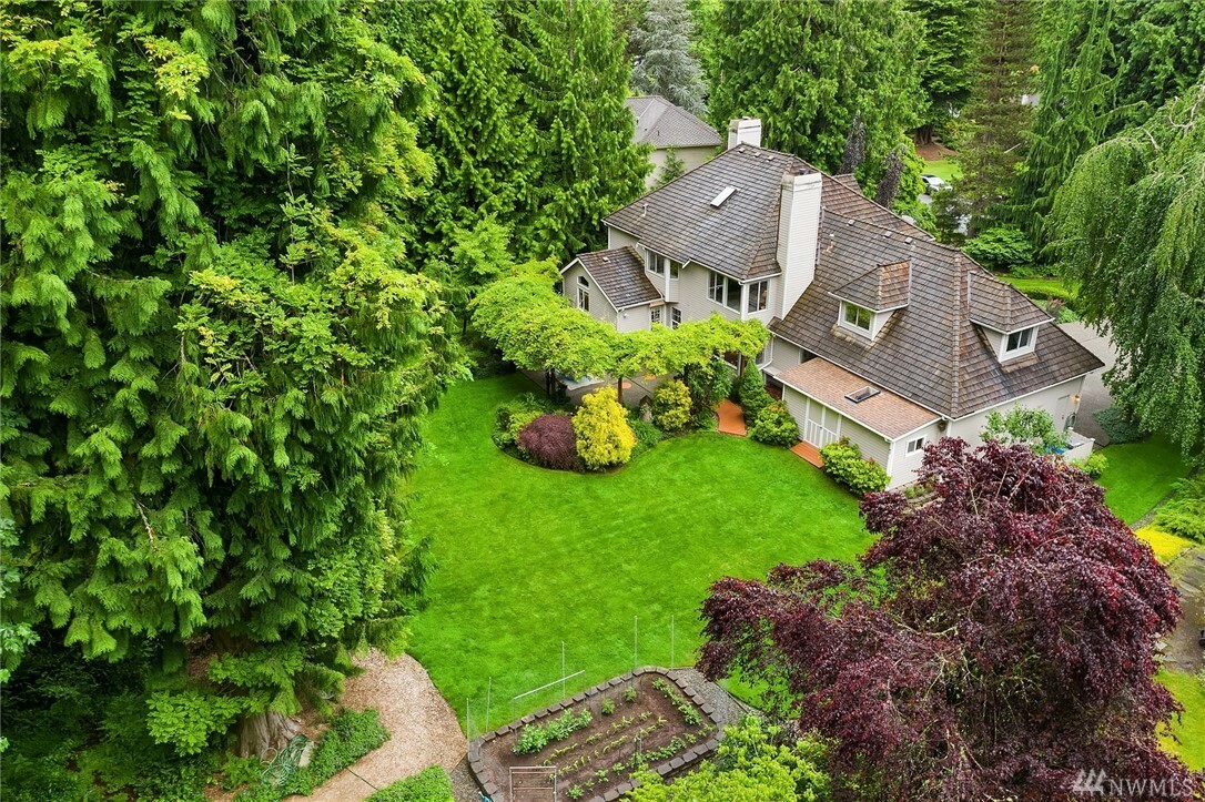 Property Photo: 19712 NE 167th Ct WA 98077