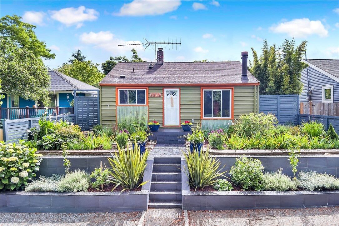 Property Photo:  9242  22nd Avenue SW  WA 98106 