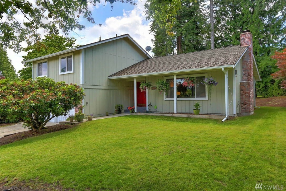 Property Photo:  14607 SE 170th Place  WA 98058 