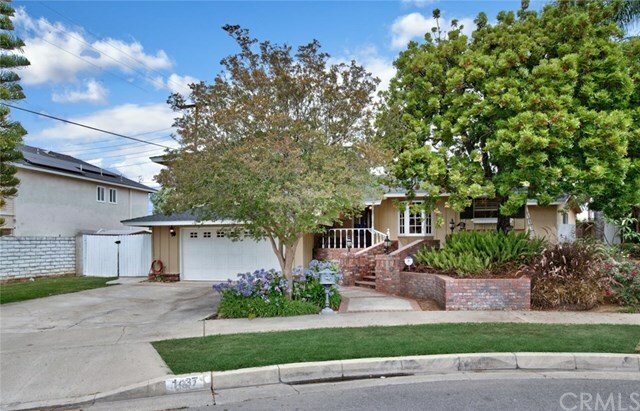 Property Photo:  1437 N Pine Street  CA 92867 