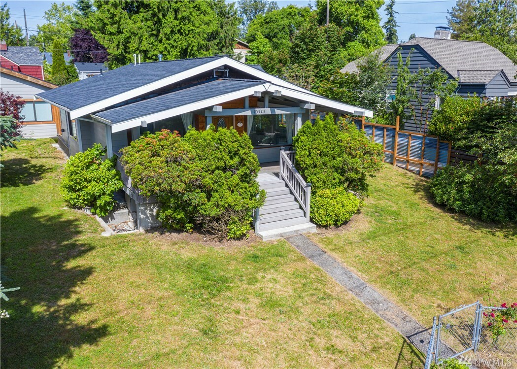 Property Photo:  10523 Linden Ave N  WA 98133 