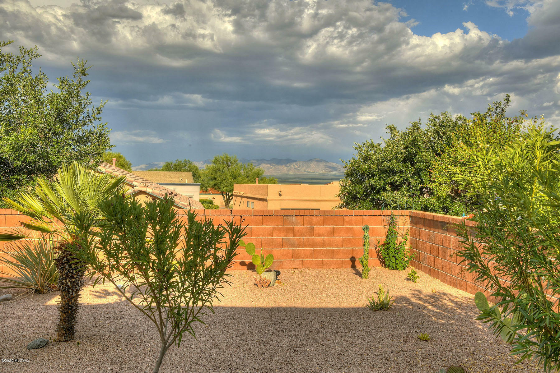 Property Photo:  270 N Crescent Bell Drive  AZ 85614 