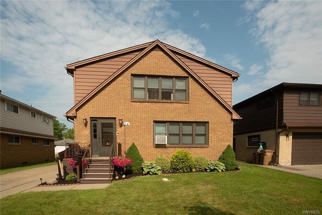 Property Photo:  14 Fairoaks Lane  NY 14227 