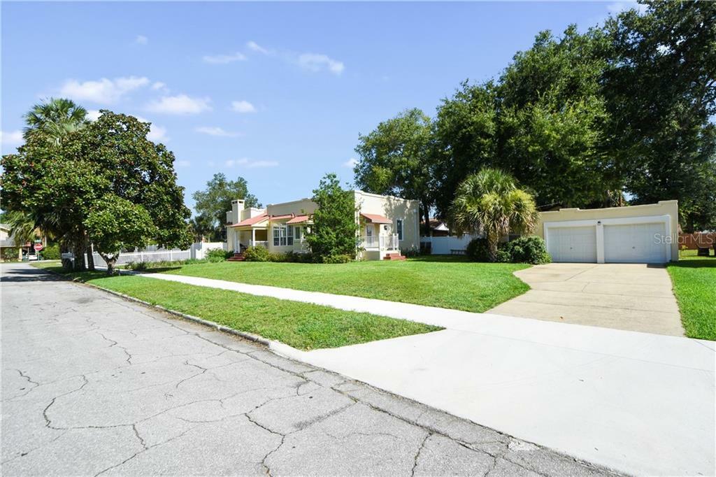 Property Photo:  927 S Center St  FL 32726 