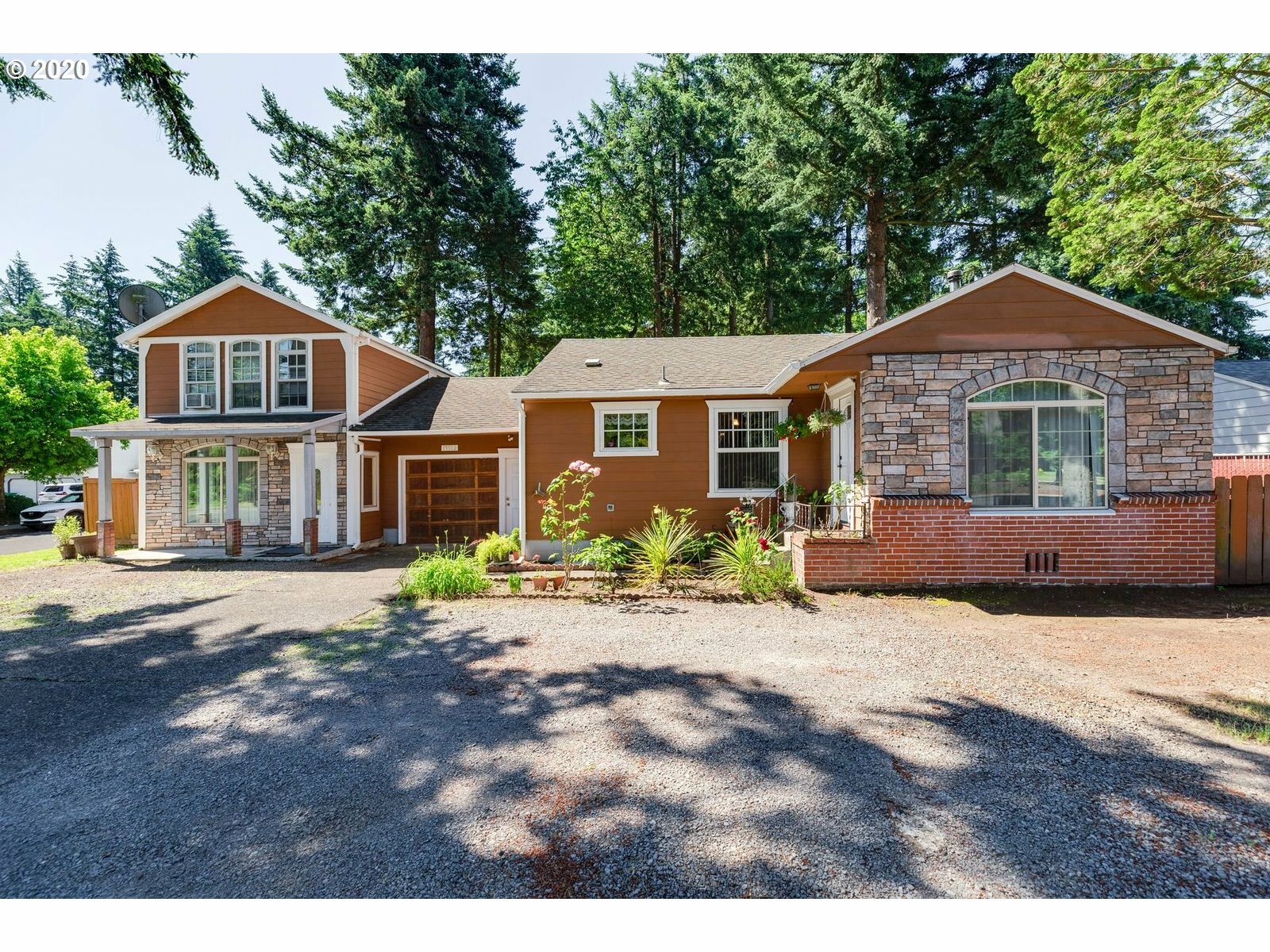 Property Photo: 17512 NE Glisan St OR 97230