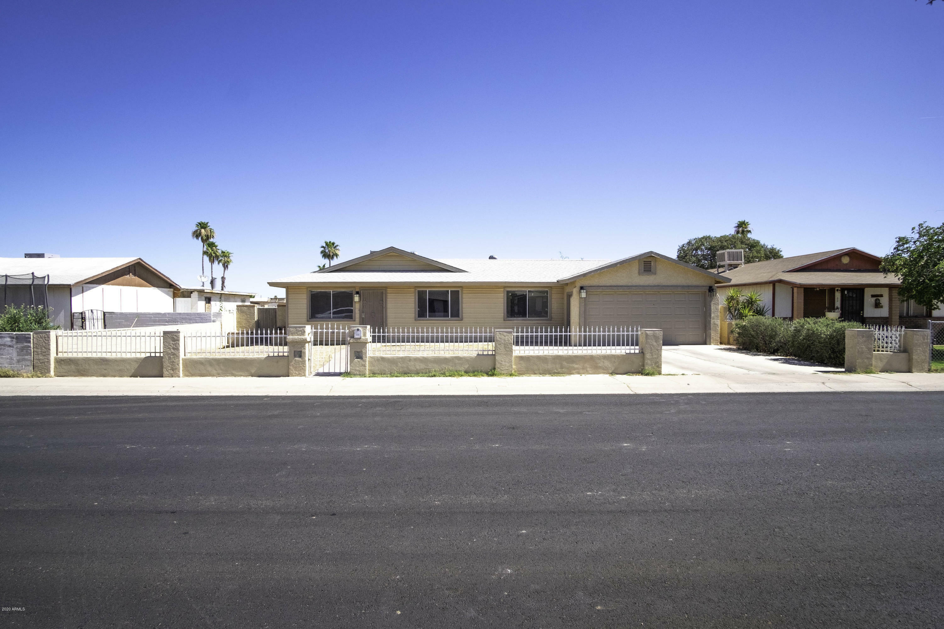 Property Photo:  212 W Barrus Place  AZ 85122 