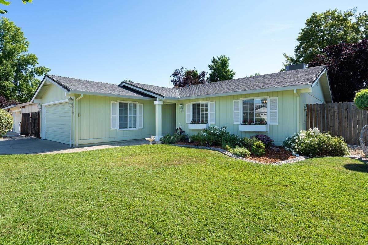 Property Photo:  810 Trimble Way  CA 95661 