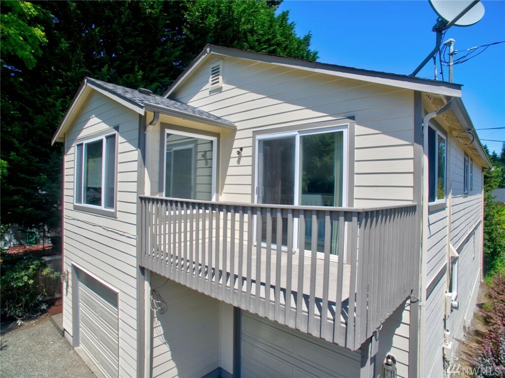 Property Photo: 8120 23rd Ct NE WA 98115