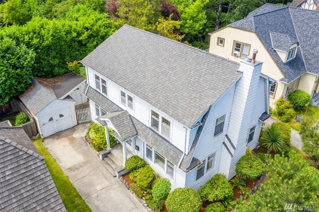 Property Photo:  1917  33rd Avenue S  WA 98144 