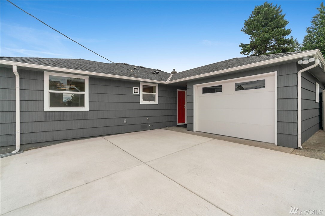 Property Photo: 8715 S 115th Place WA 98178