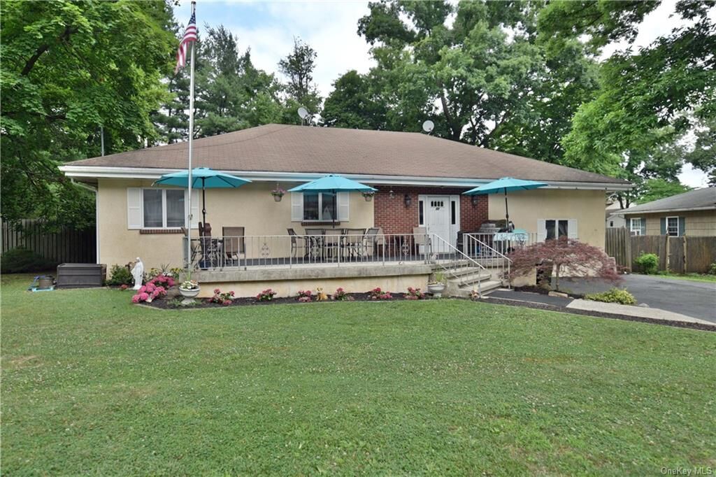 Property Photo:  17 Janet Place  NY 10980 