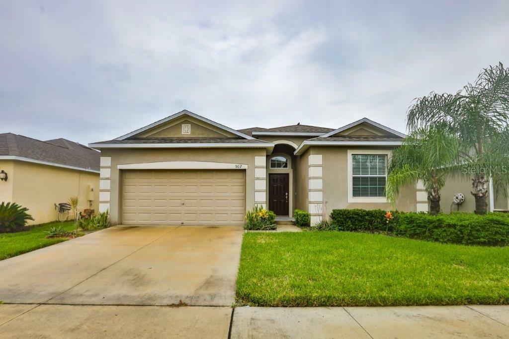 Property Photo:  907 Peregrine Hill Place  FL 33570 