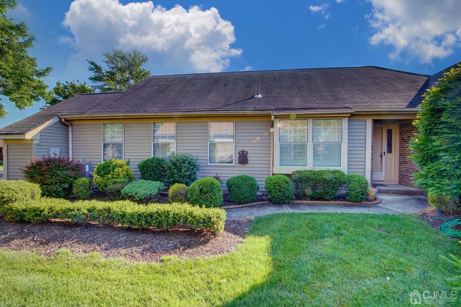 Property Photo: 4 Alexander Hamilton Court NJ 08831