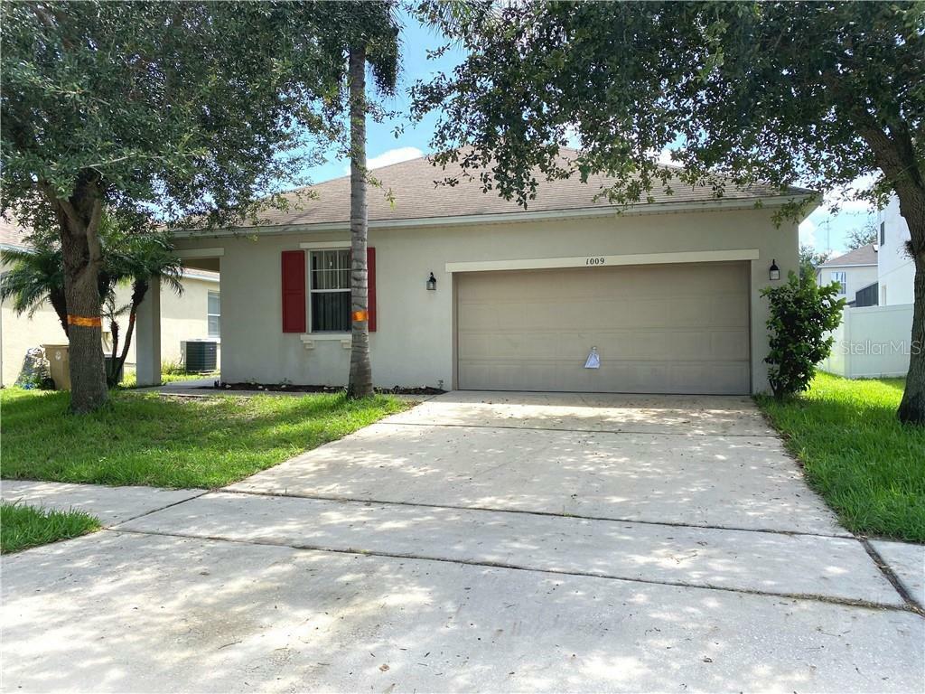 Property Photo:  1009 Belvoir Drive  FL 34744 