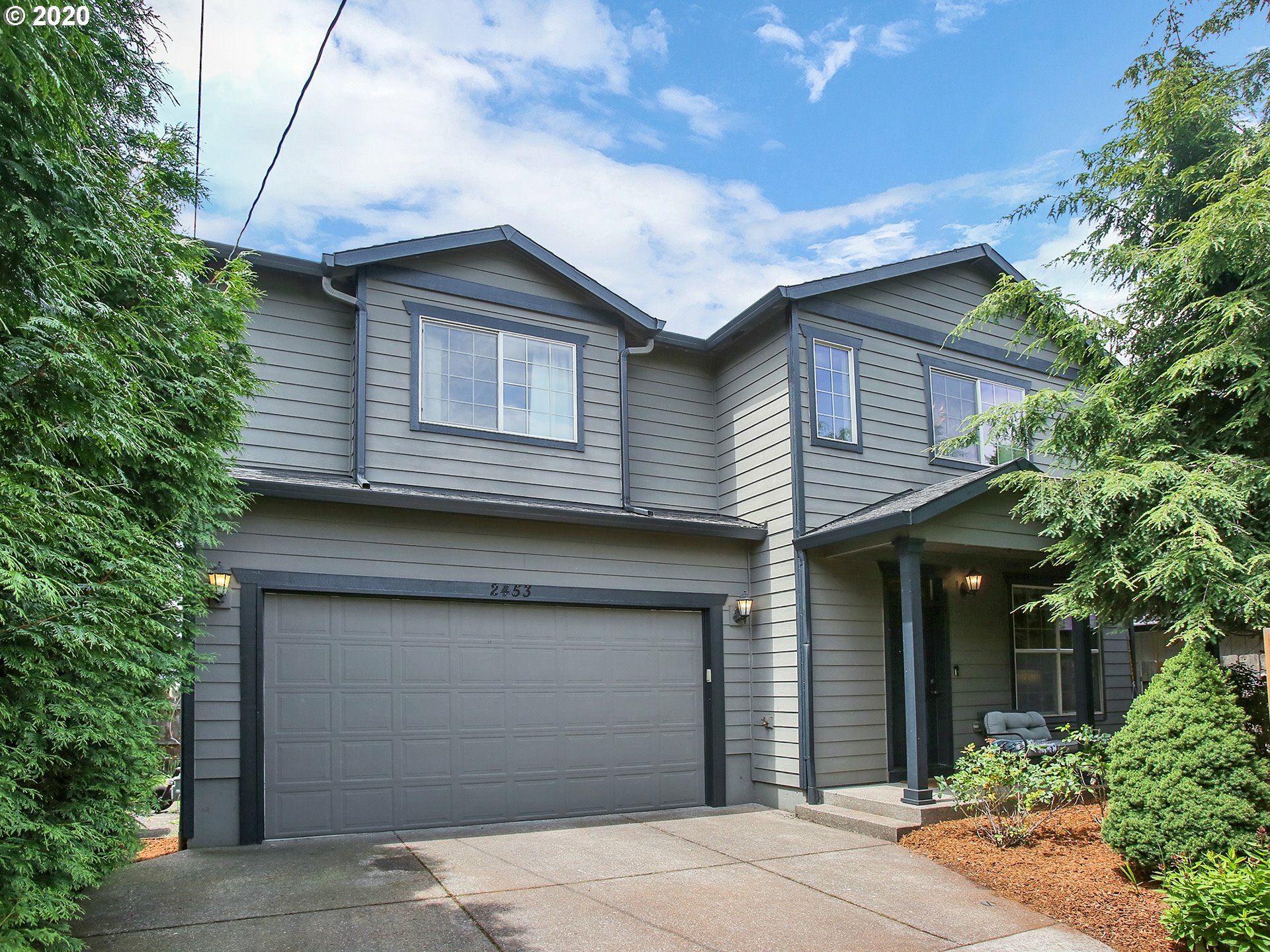 Property Photo:  2453 SE 70th Ave  OR 97206 