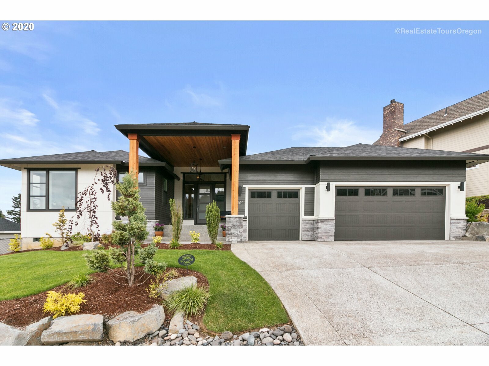 Property Photo: 3614 SE Atherton Ave OR 97080