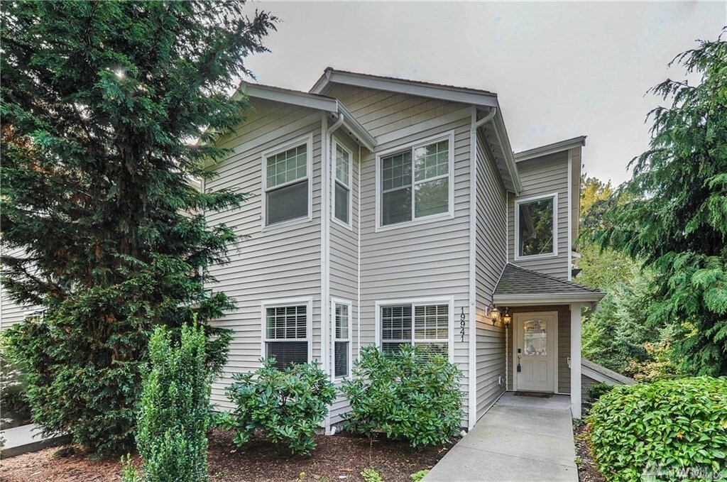 Property Photo:  19941 15th Ave NE  WA 98155 