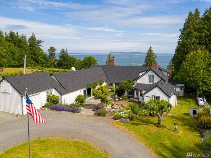 Property Photo:  260 Tidewinds Lane  WA 98245 