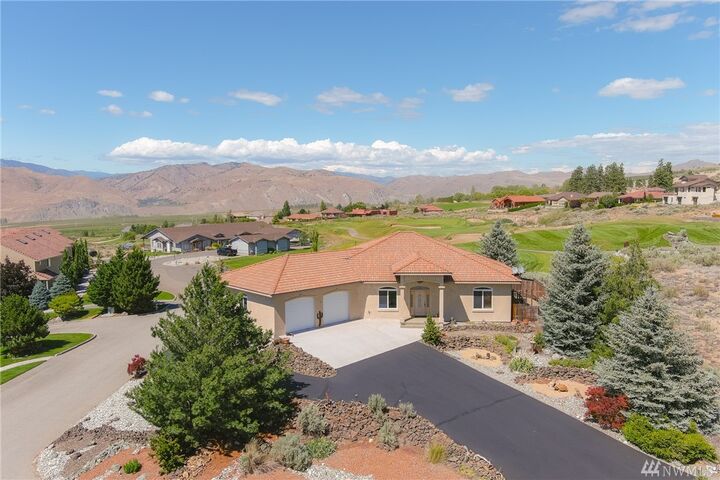 Property Photo: 702 Desert Canyon Blvd WA 98843