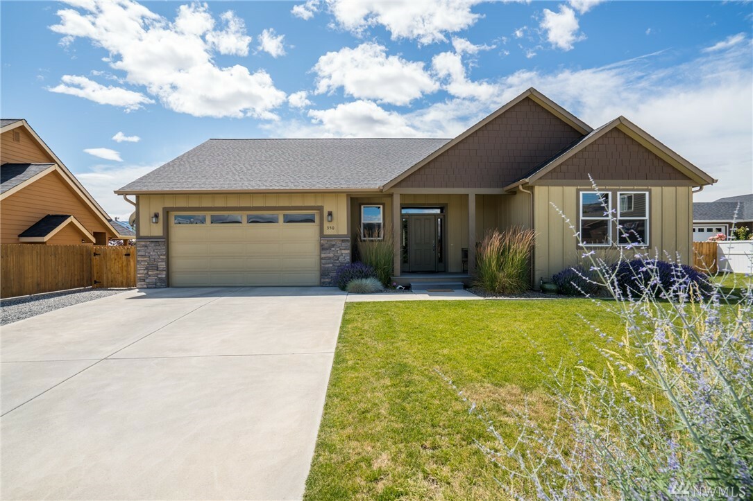 Property Photo: 350 N Newark Ave WA 98802
