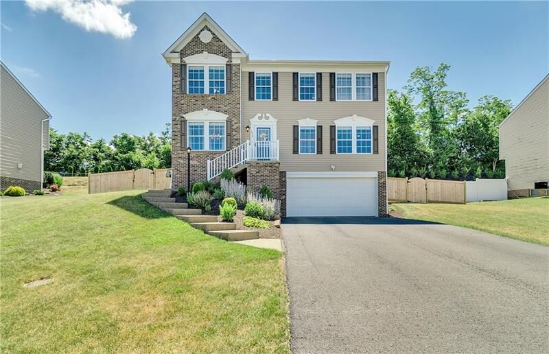 Property Photo: 1039 Granite Dr PA 15057