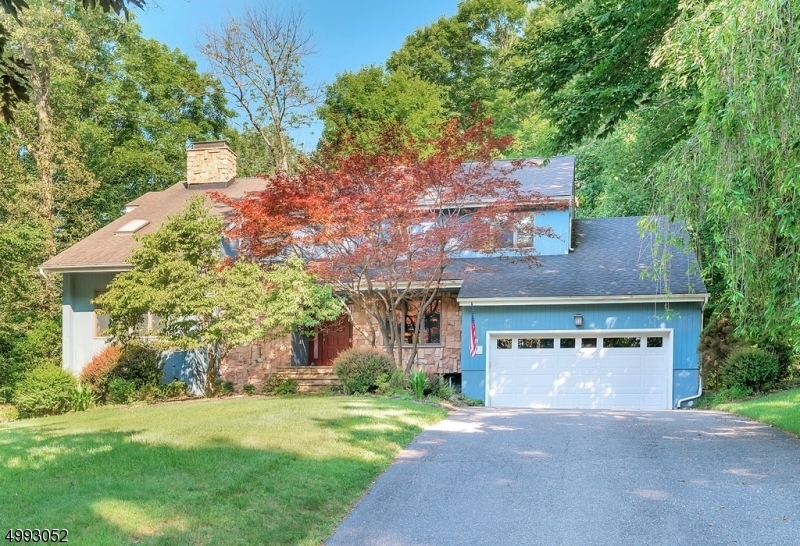 Property Photo:  8 Griffin Ct  NJ 07871 