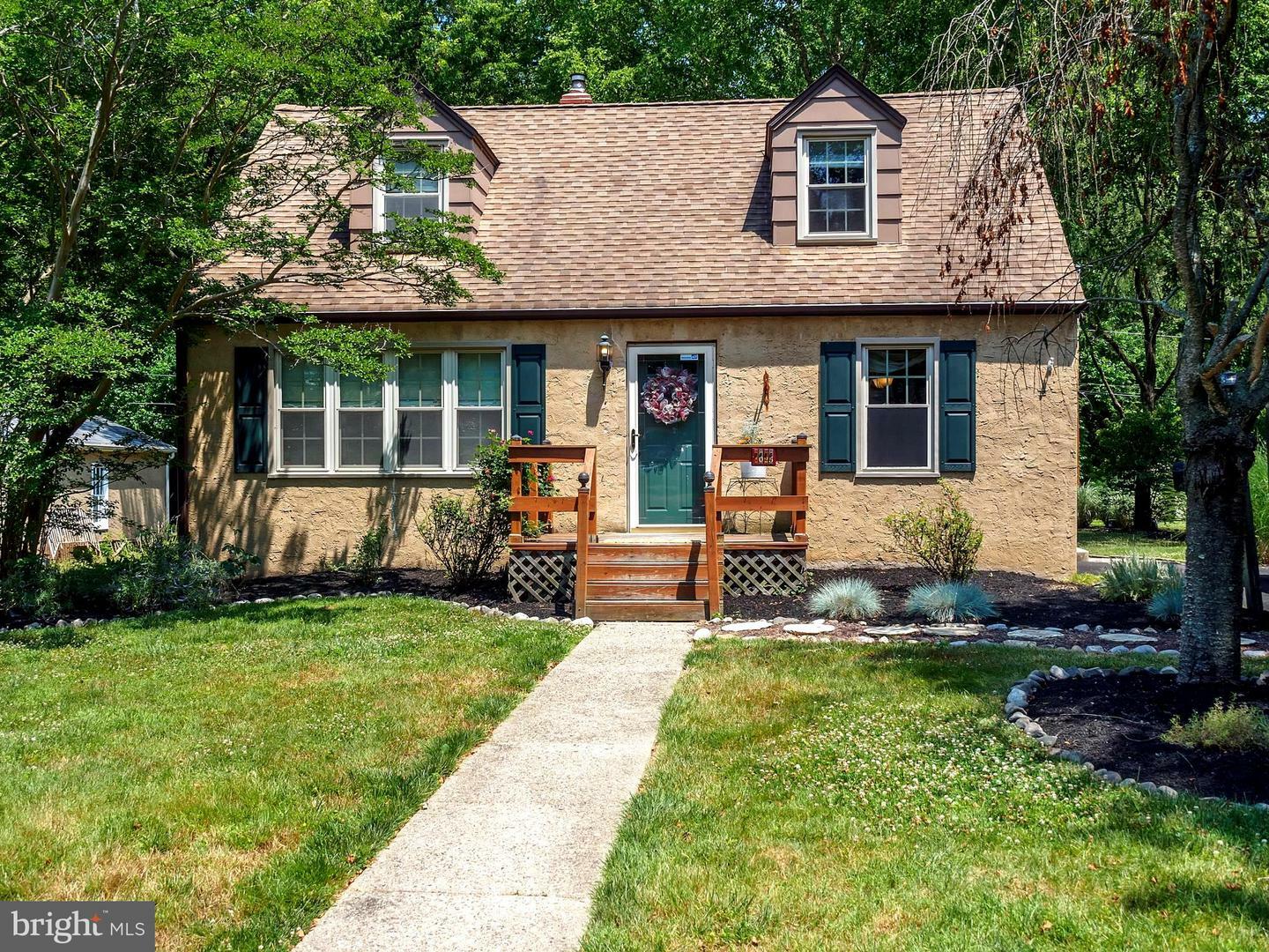 Property Photo: 1025 Cherry Lane PA 18966