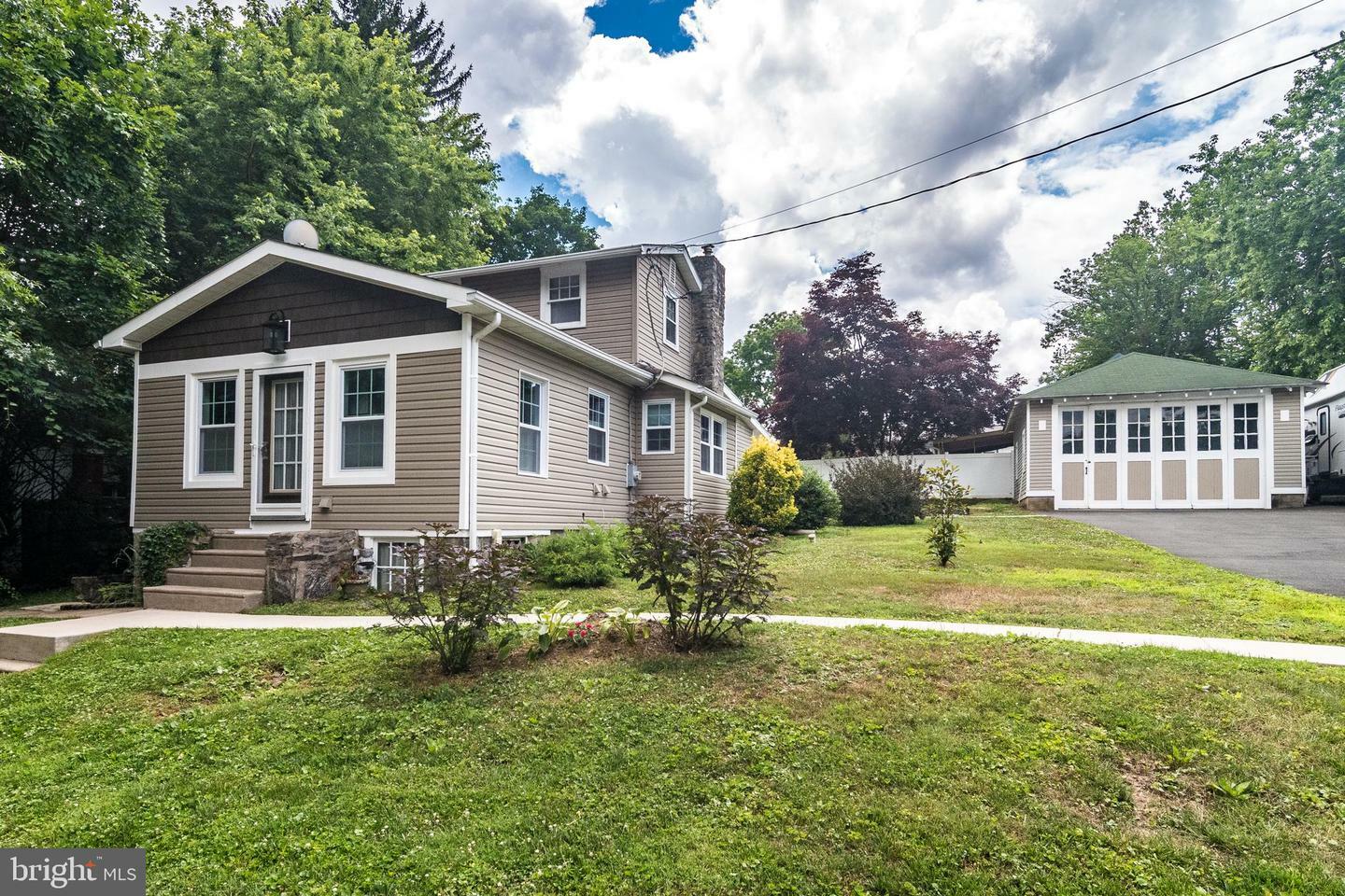 Property Photo:  2030 Summit Avenue  PA 19053 